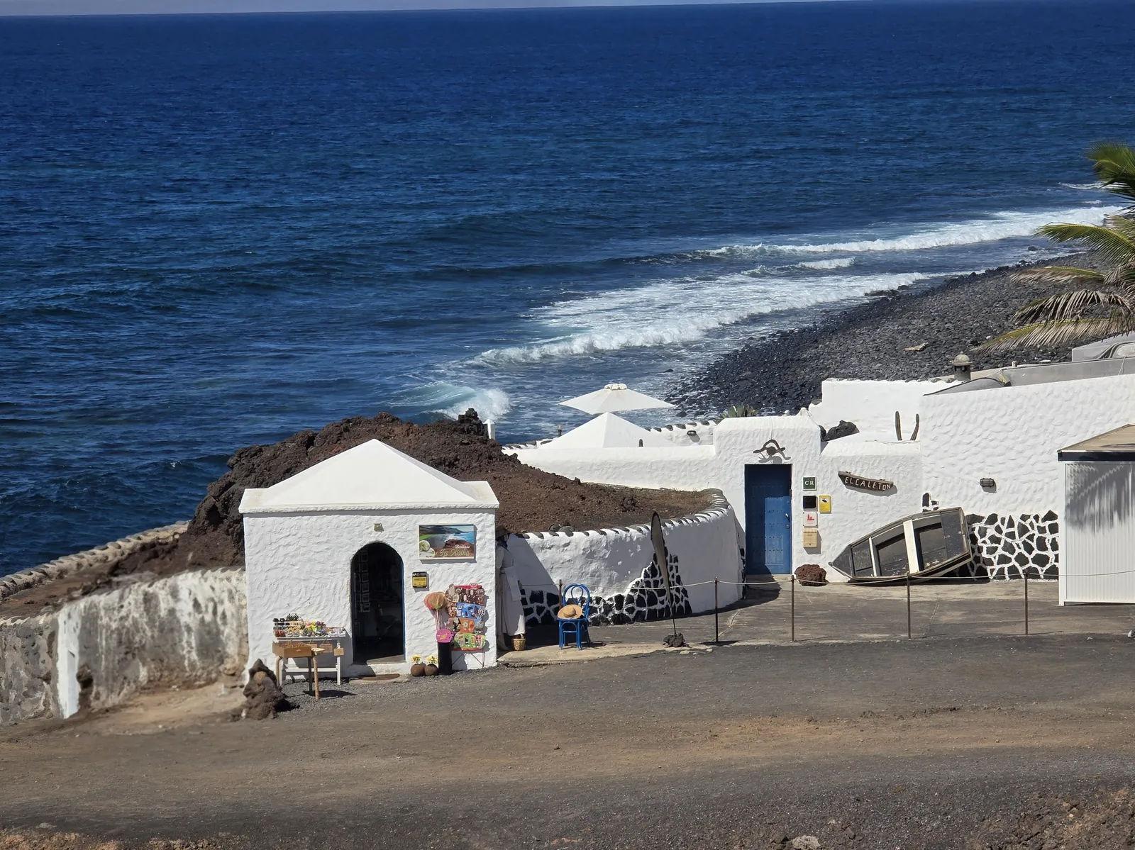 Lanzarote végtelen, rögös, sötét lávamezői a Timanfaya közelében